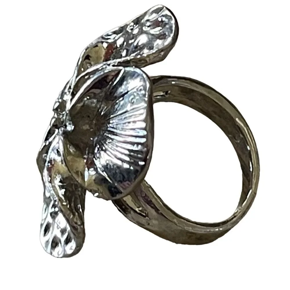 NWOT silver tone ring four petal flower design ring US size 6